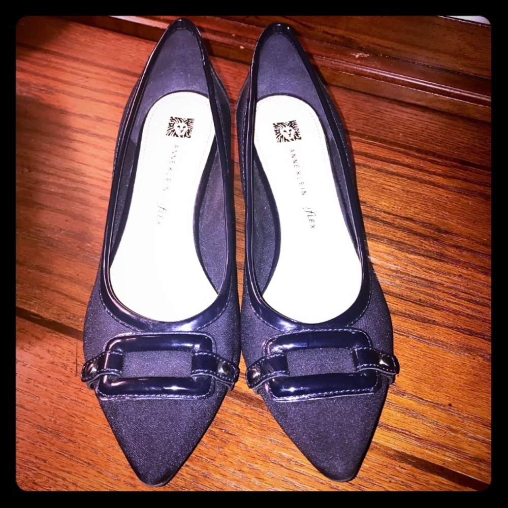 Anne Klein Kitten Heel dark navy blue w/buckle